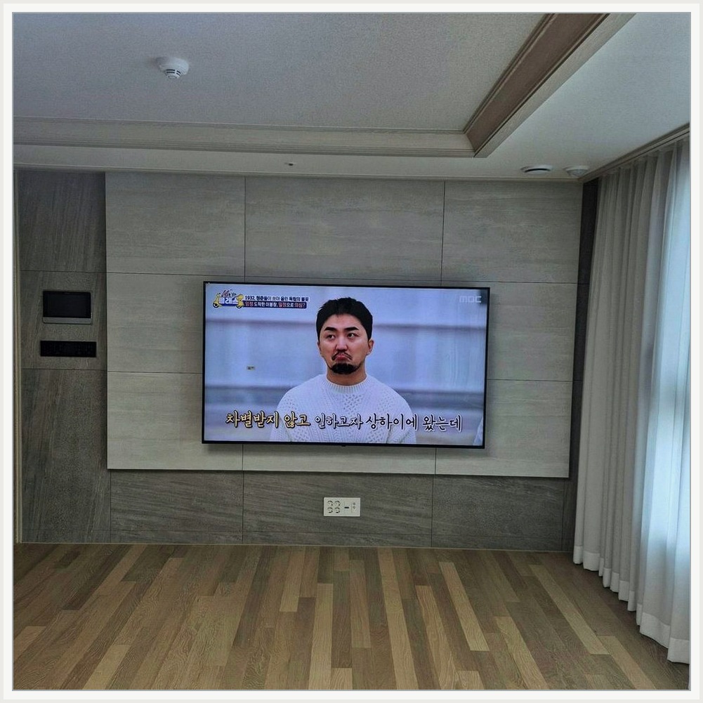 구로과 구로구에서 후 무타공티비 배치 최적화을 기준으로 마감 상태를 확인한 사진입니다. 화면 아래 공간과 케이블 노출을 다시 보고, 양천과 양천구·강서과 강서구 상담에서 정한 높이와 주변기기 위치가 실제 사용에 불편하지 않은지 점검했습니다.