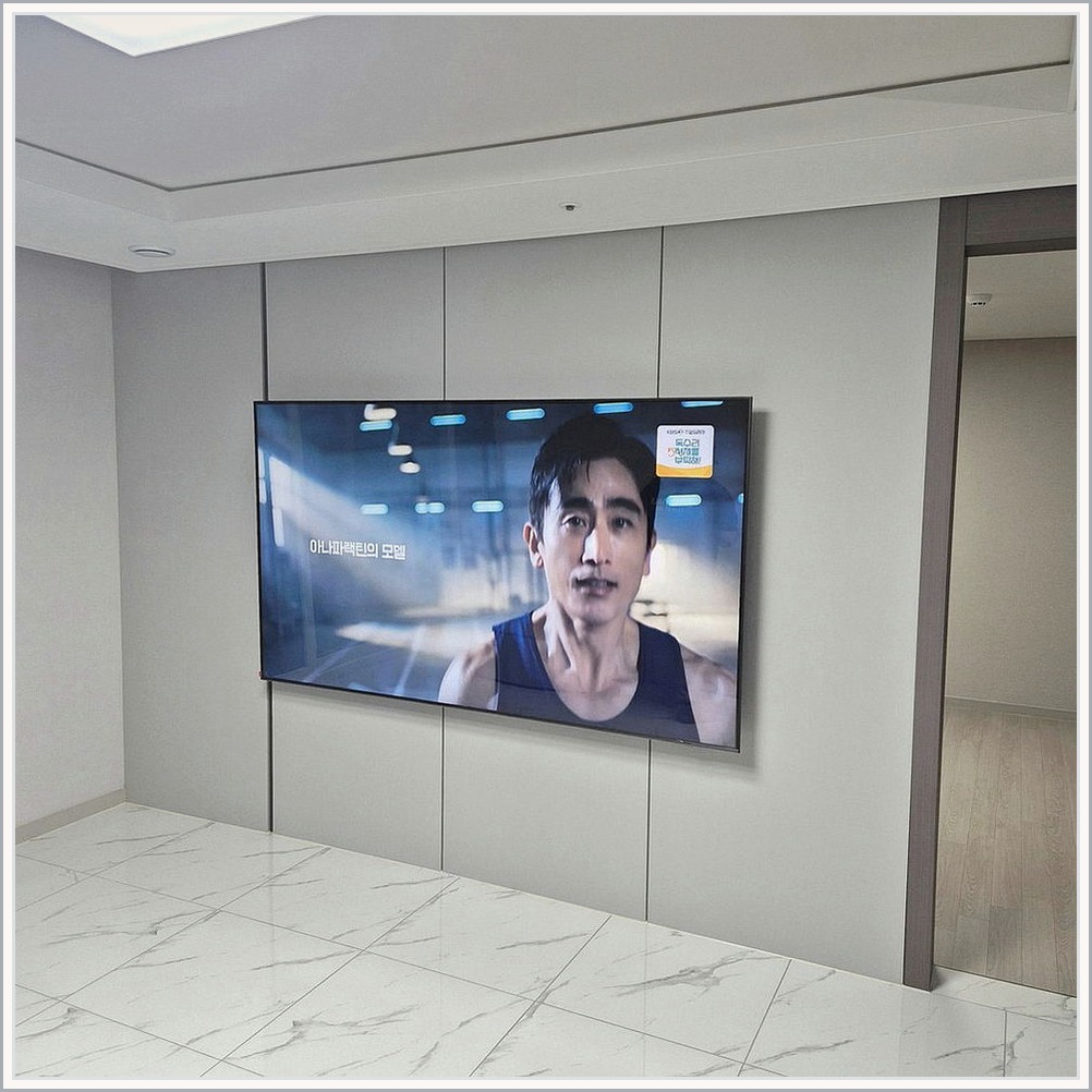 송파과 송파구에서 tv 중심선 확보을 기준으로 마감 상태를 확인한 사진입니다. 화면 아래 공간과 케이블 노출을 다시 보고, 서초과 서초구·강남과 강남구 상담에서 정한 높이와 주변기기 위치가 실제 사용에 불편하지 않은지 점검했습니다.