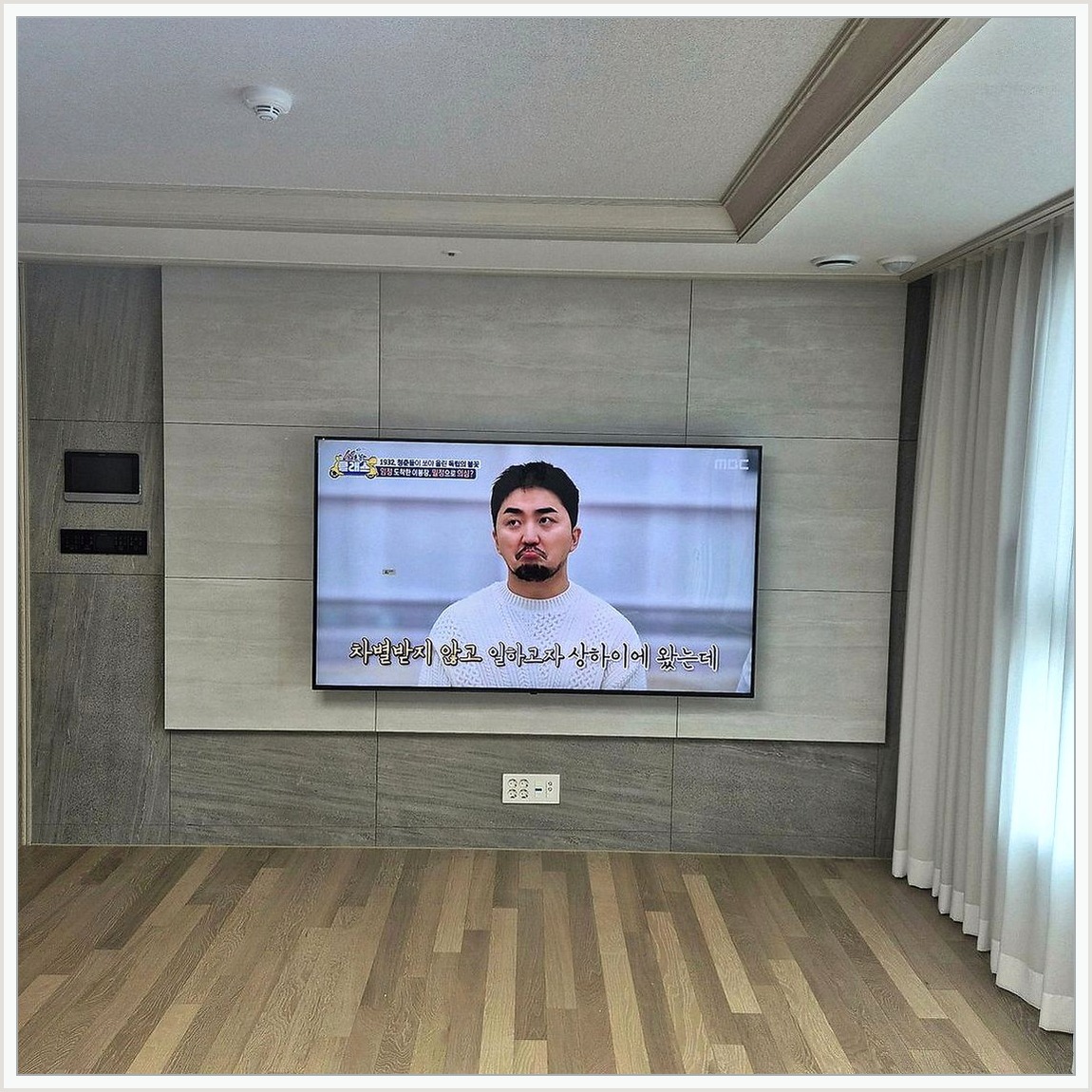 계양과 계양구에서 티비 폭확장을 기준으로 마감 상태를 확인한 사진입니다. 화면 아래 공간과 케이블 노출을 다시 보고, 남동구·부평과 부평구 상담에서 정한 높이와 주변기기 위치가 실제 사용에 불편하지 않은지 점검했습니다.